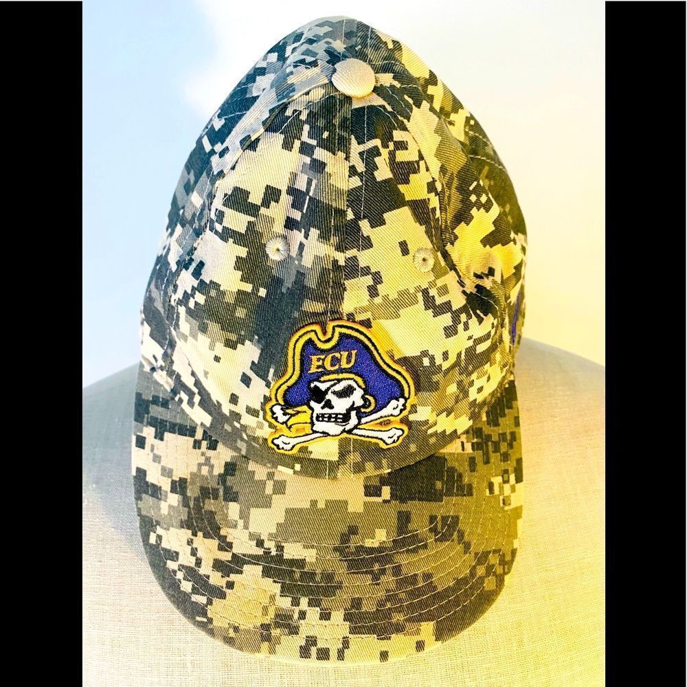 Men's  Camo NIKE  East Carolina Pirates Baseball  Cap